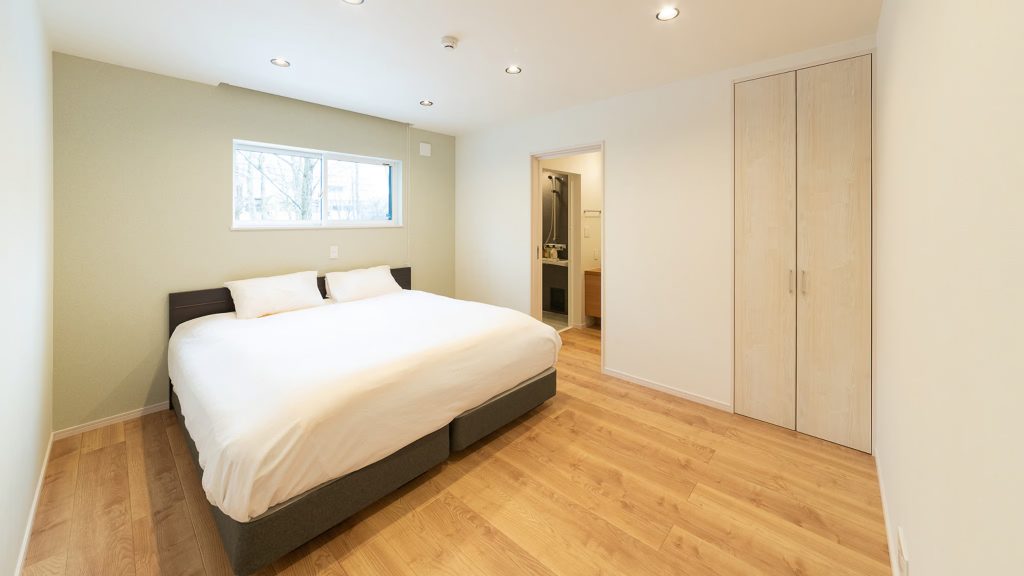 Simple and family-friendly bedroom of Black Crane Chalet suitable for nagano in summer holiday